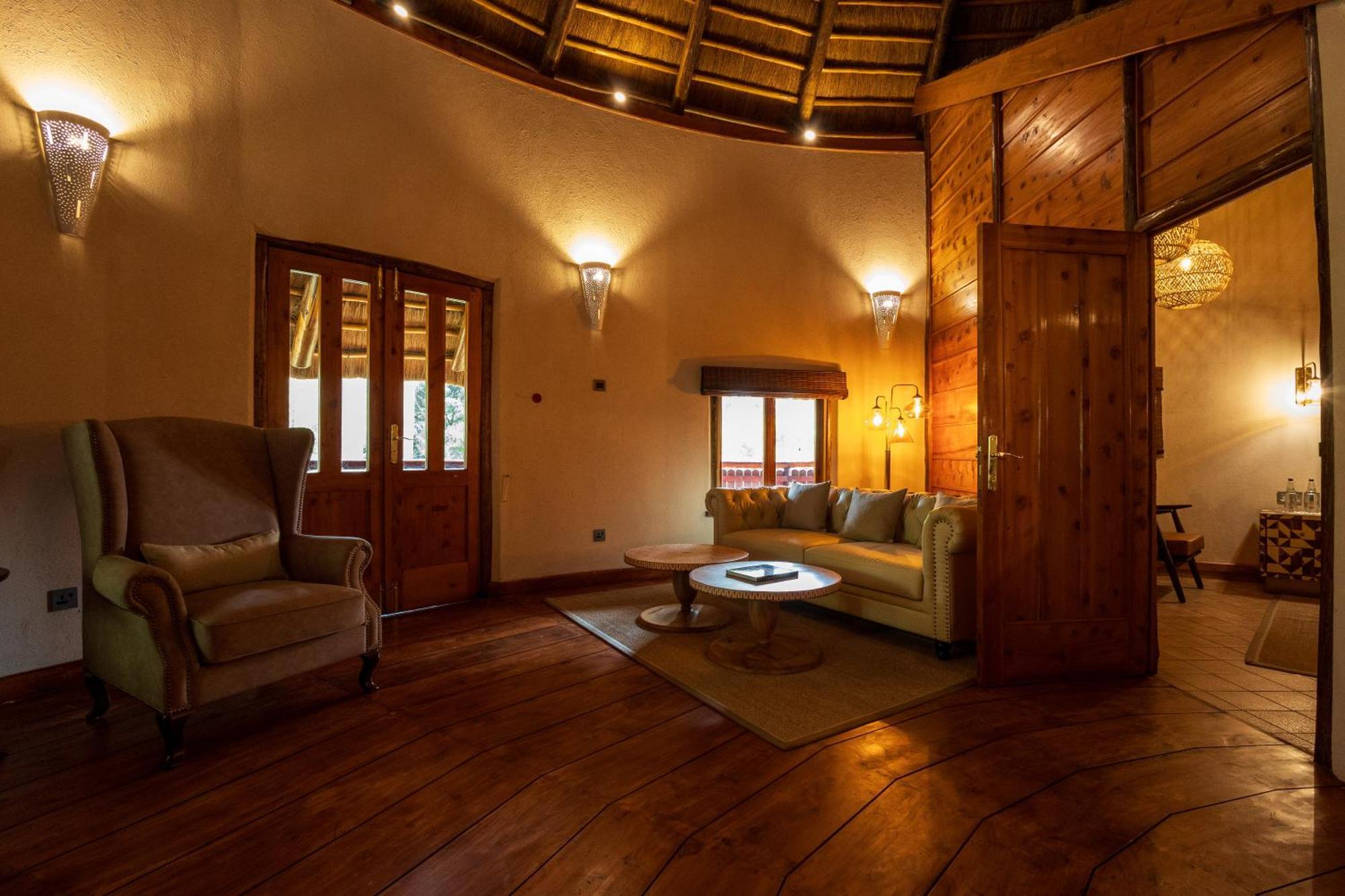 Speke Resort And Conference Center Кампала Екстериор снимка