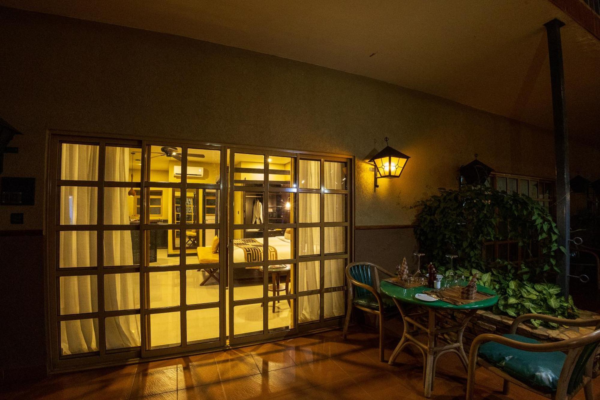 Speke Resort And Conference Center Кампала Екстериор снимка