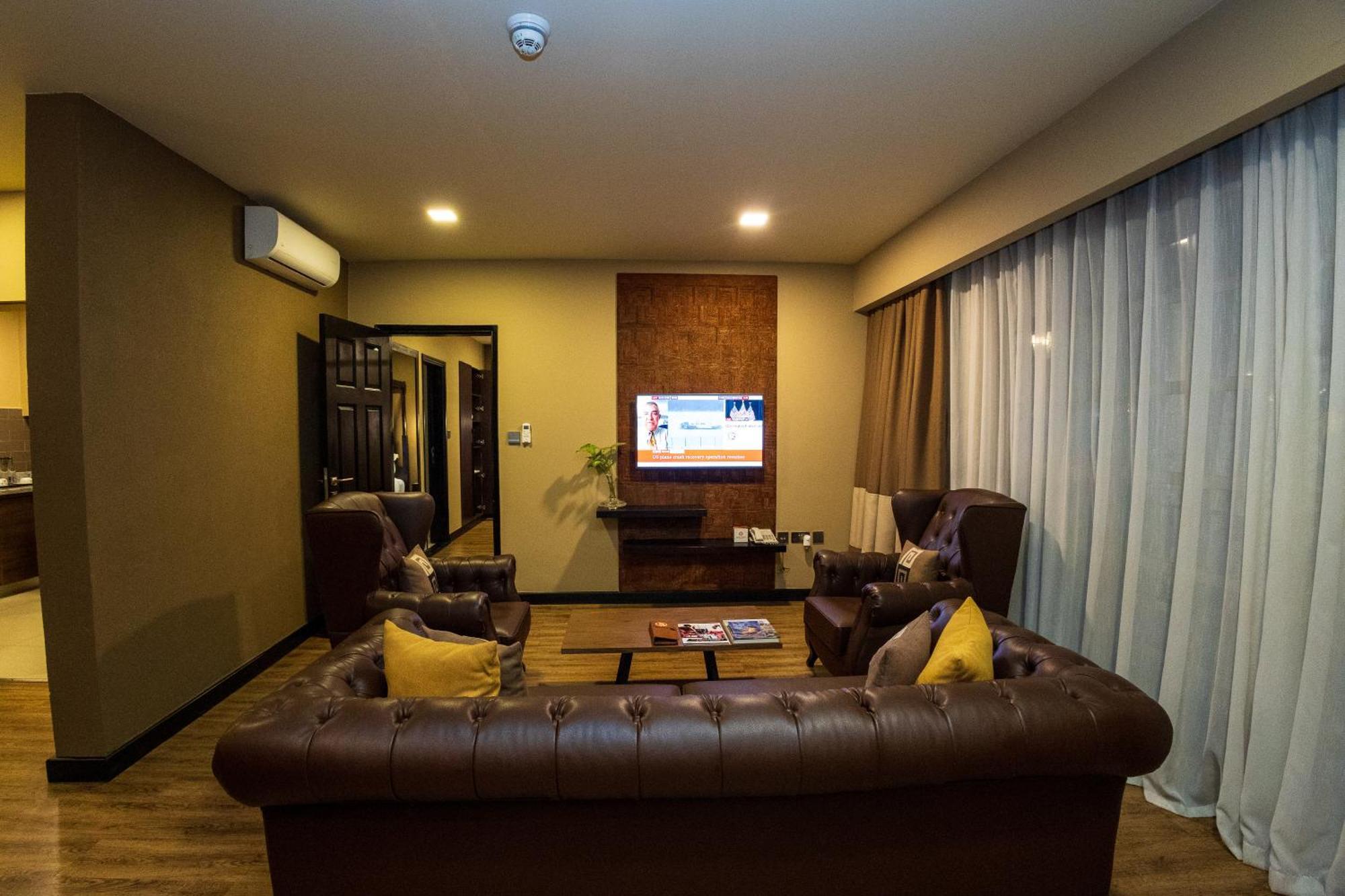 Speke Resort And Conference Center Кампала Екстериор снимка