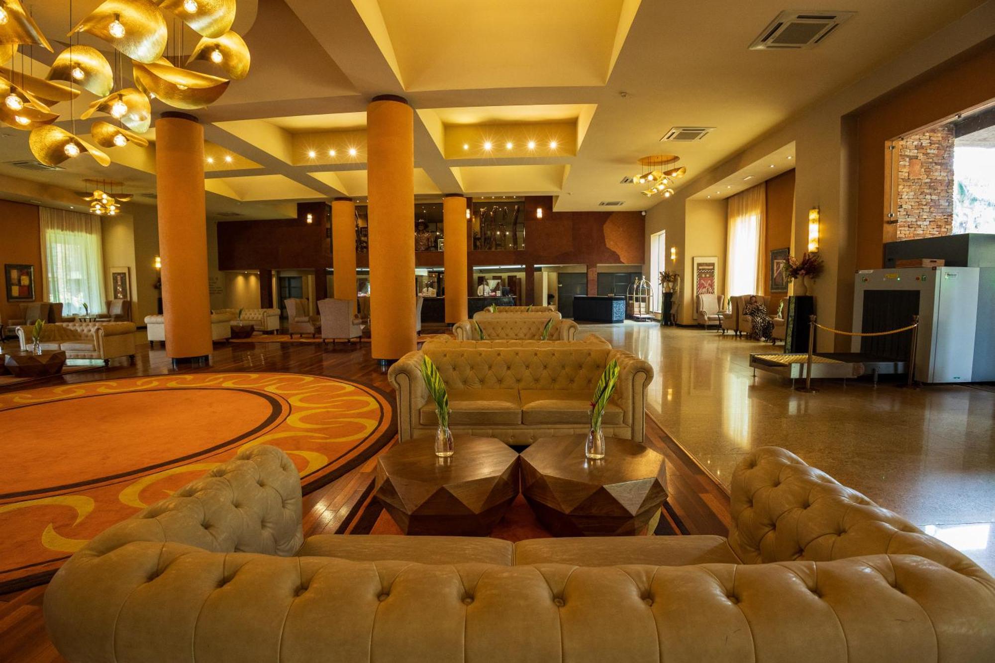 Speke Resort And Conference Center Кампала Екстериор снимка