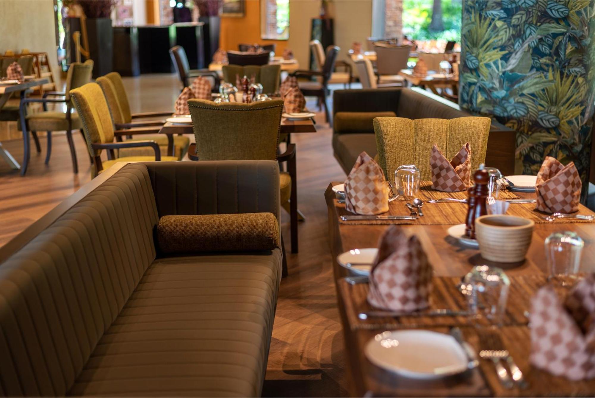 Speke Resort And Conference Center Кампала Екстериор снимка