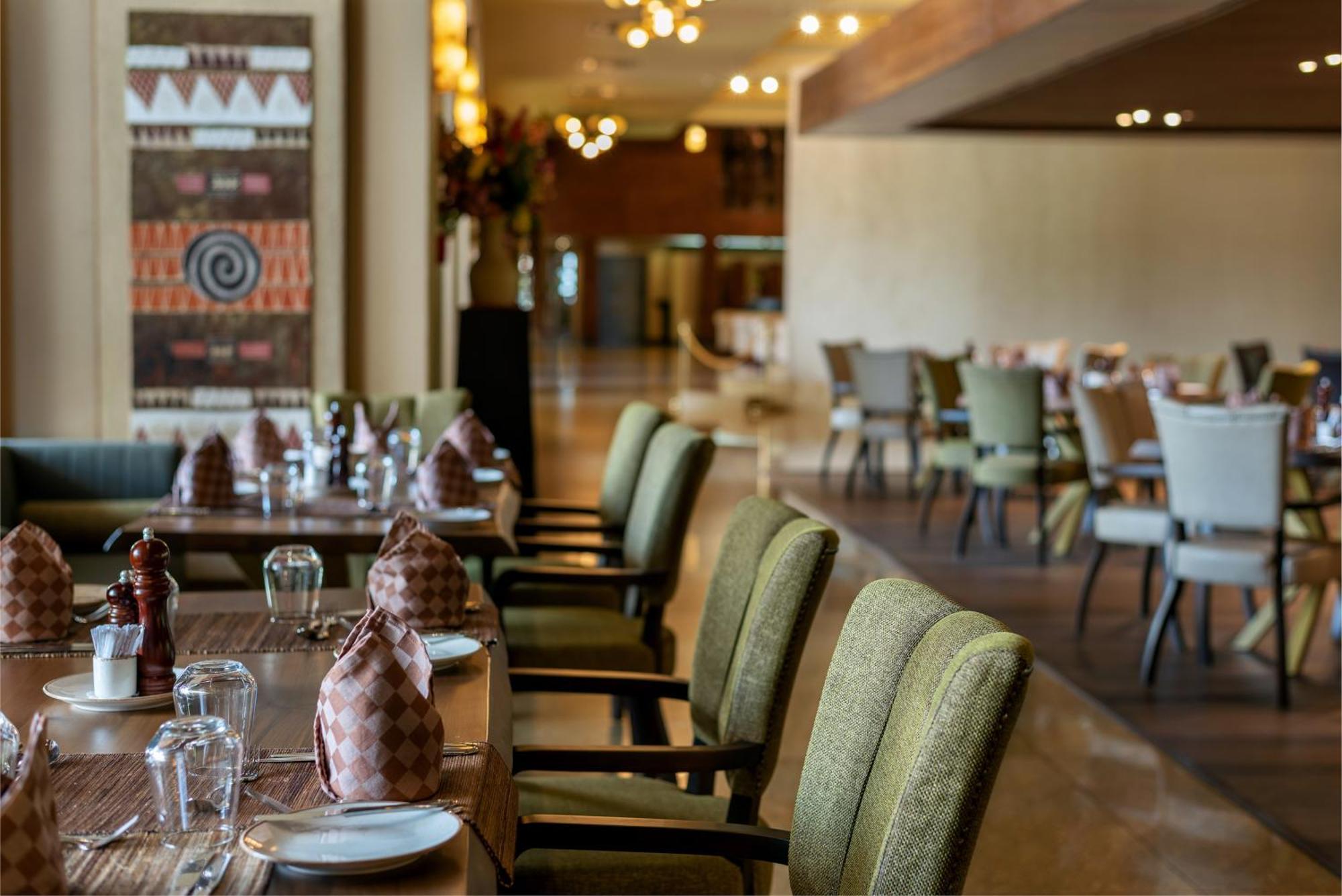 Speke Resort And Conference Center Кампала Екстериор снимка
