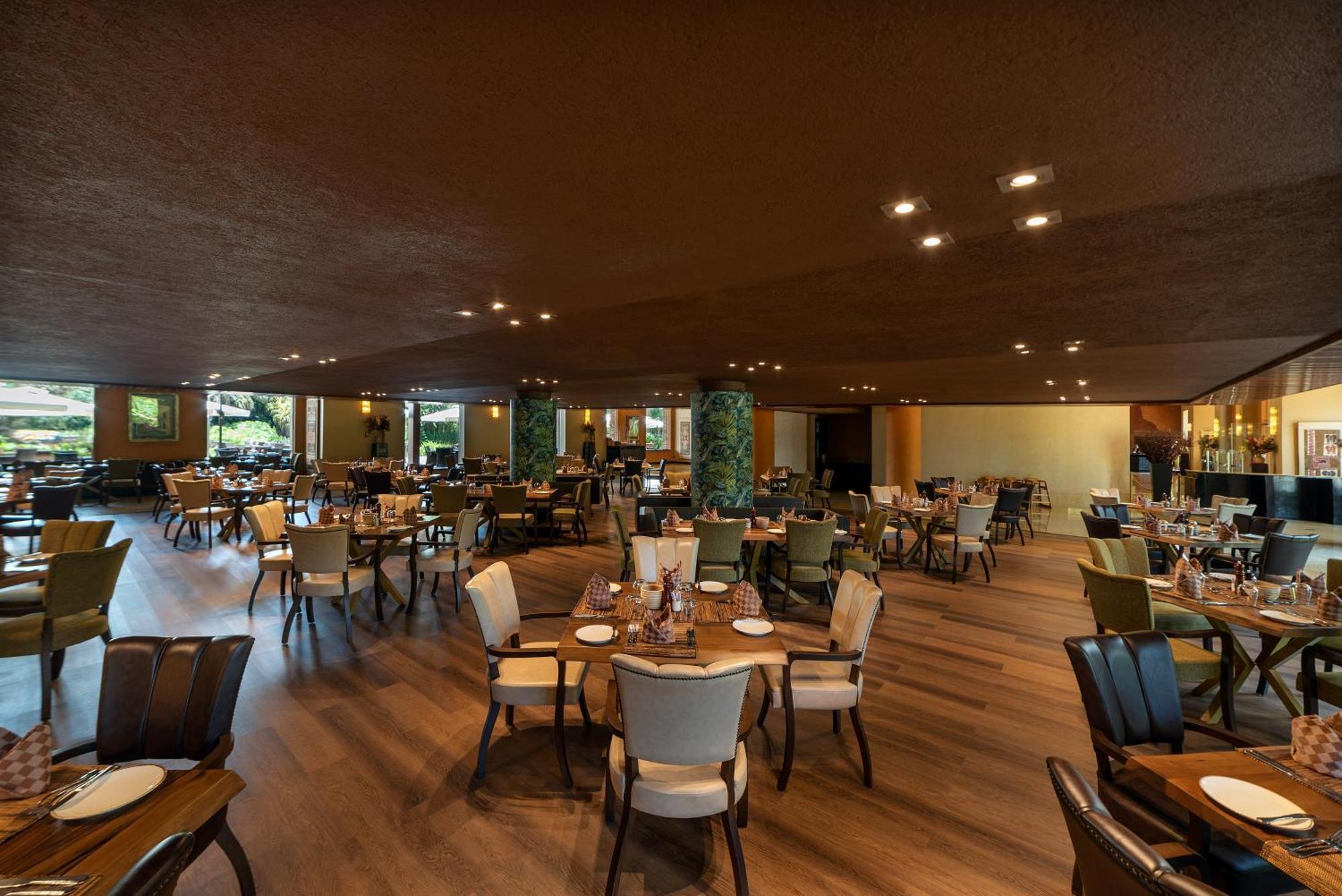 Speke Resort And Conference Center Кампала Екстериор снимка